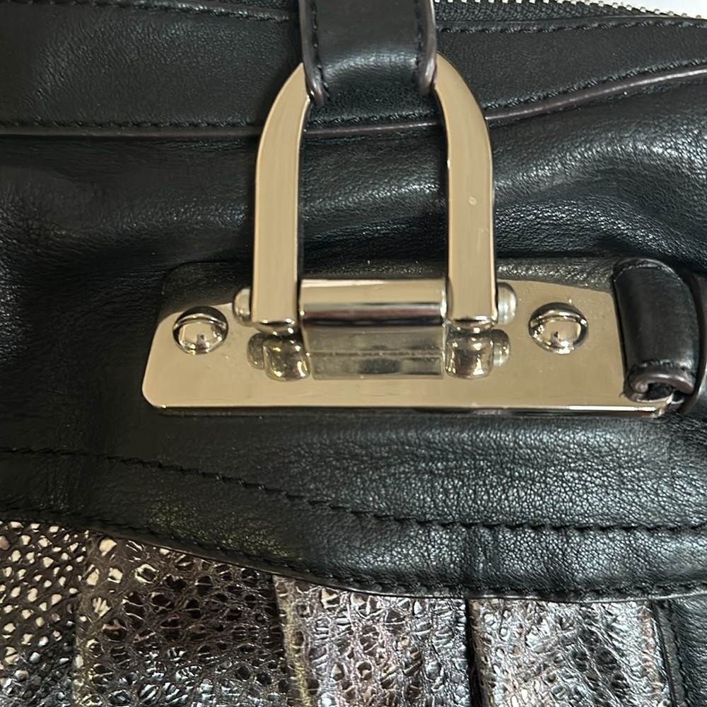 B. Makowsky Black Leather Silver Metallic Shoulder Bag like New - Picture 3 of 16